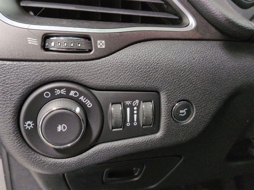 used 2020 Jeep Cherokee car, priced at $15,997