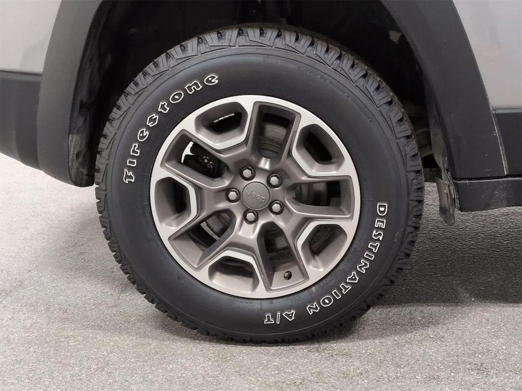 used 2020 Jeep Cherokee car, priced at $15,997
