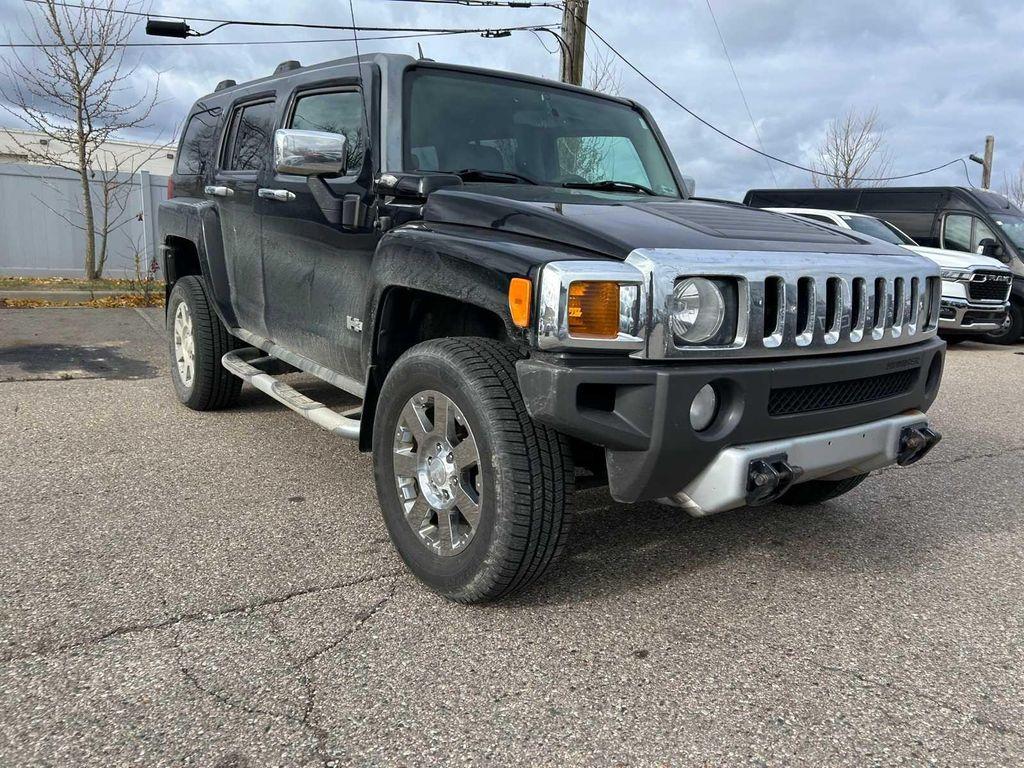 used 2009 Hummer H3 car, priced at $5,487