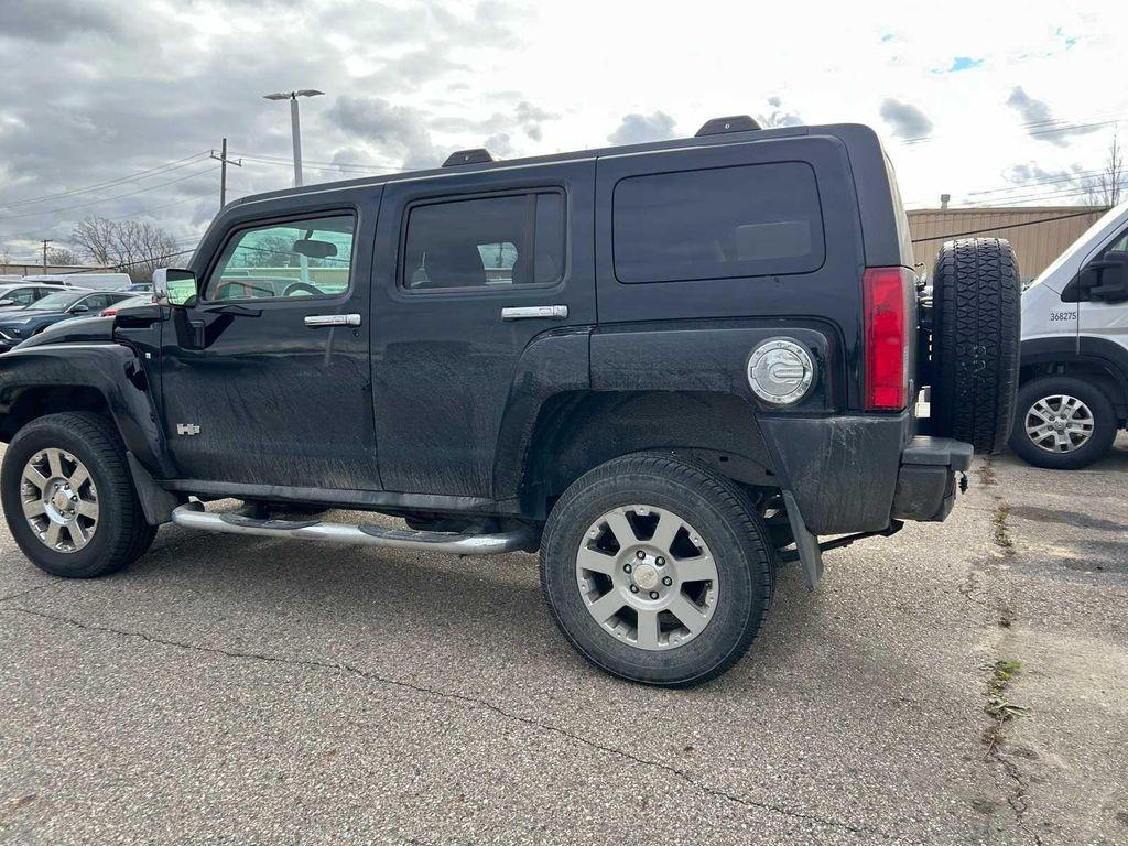 used 2009 Hummer H3 car, priced at $5,487