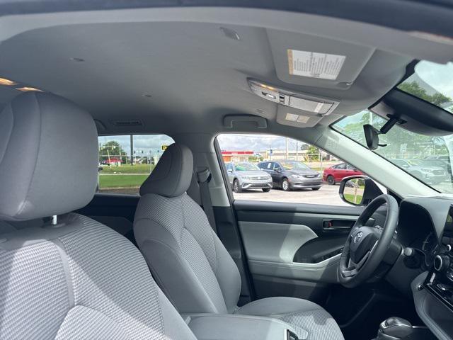 used 2023 Toyota Highlander car, priced at $32,825