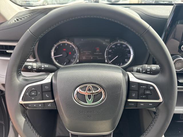 used 2023 Toyota Highlander car, priced at $32,825
