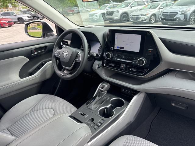 used 2023 Toyota Highlander car, priced at $32,825