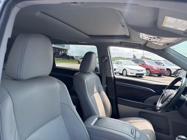 used 2019 Toyota Highlander car, priced at $26,888