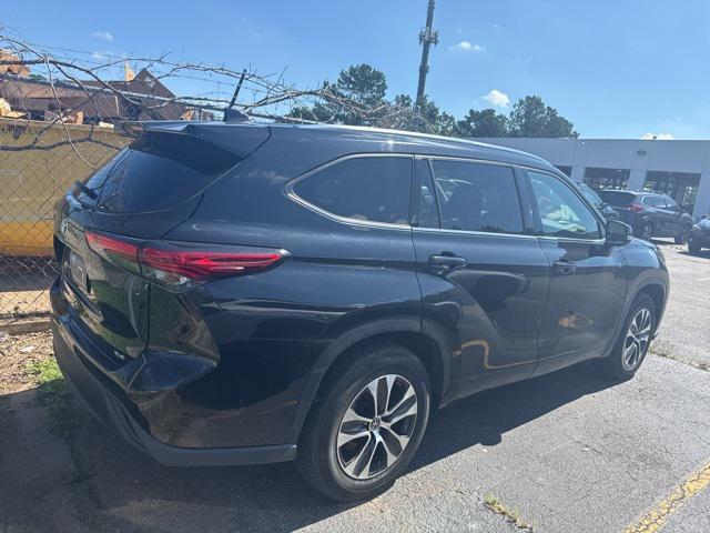 used 2021 Toyota Highlander car, priced at $31,313