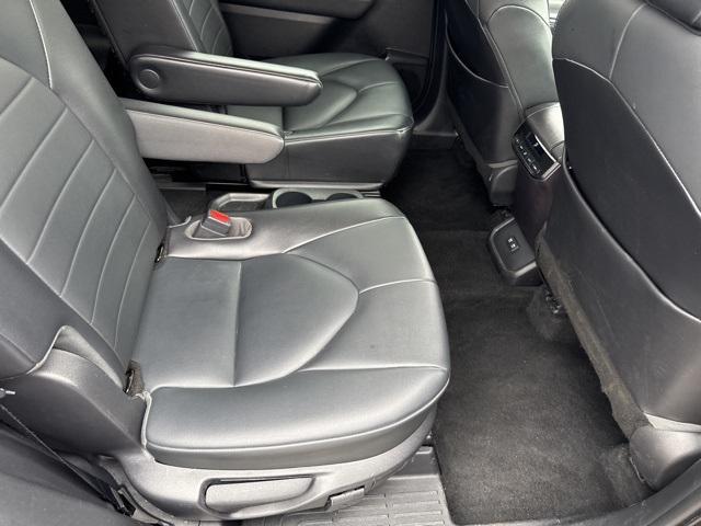 used 2021 Toyota Highlander car, priced at $33,657