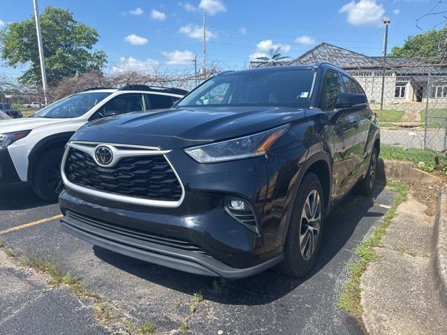 used 2021 Toyota Highlander car, priced at $31,313