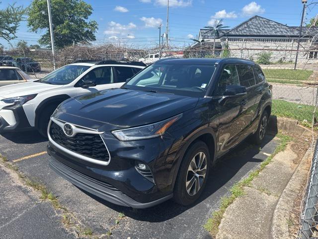 used 2021 Toyota Highlander car, priced at $31,313
