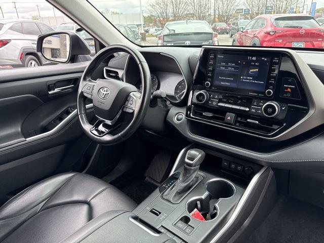 used 2021 Toyota Highlander car, priced at $33,657