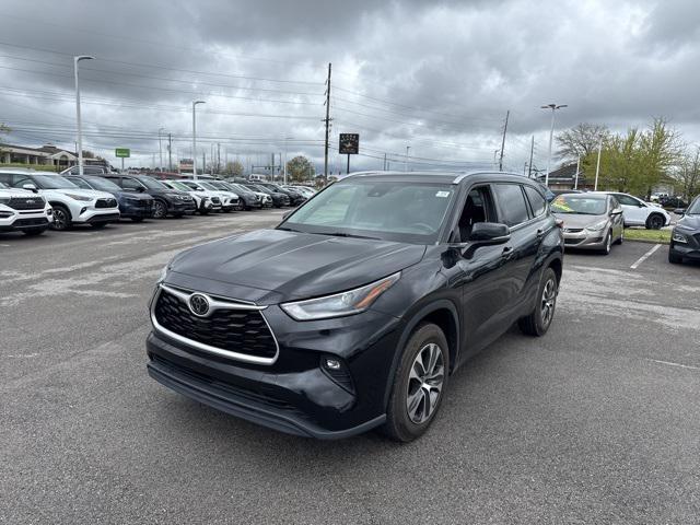 used 2021 Toyota Highlander car, priced at $33,657