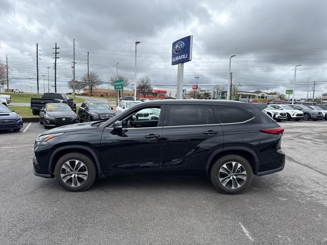 used 2021 Toyota Highlander car, priced at $33,657