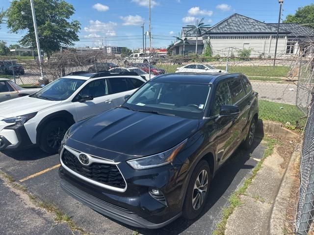 used 2021 Toyota Highlander car, priced at $31,313