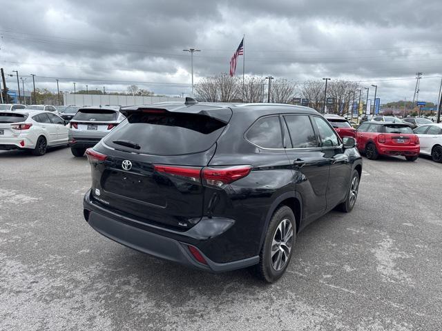 used 2021 Toyota Highlander car, priced at $33,657