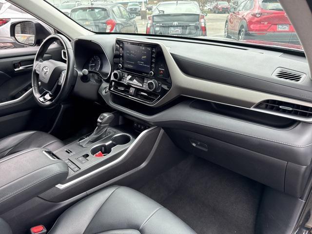 used 2021 Toyota Highlander car, priced at $33,657