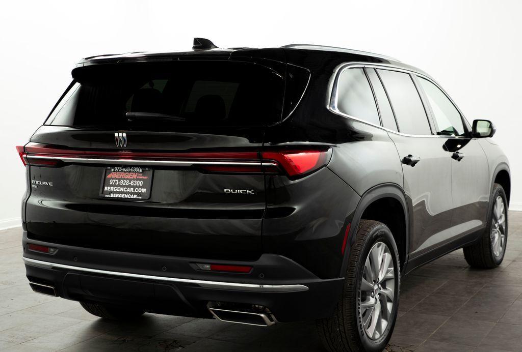 used 2025 Buick Enclave car, priced at $38,999