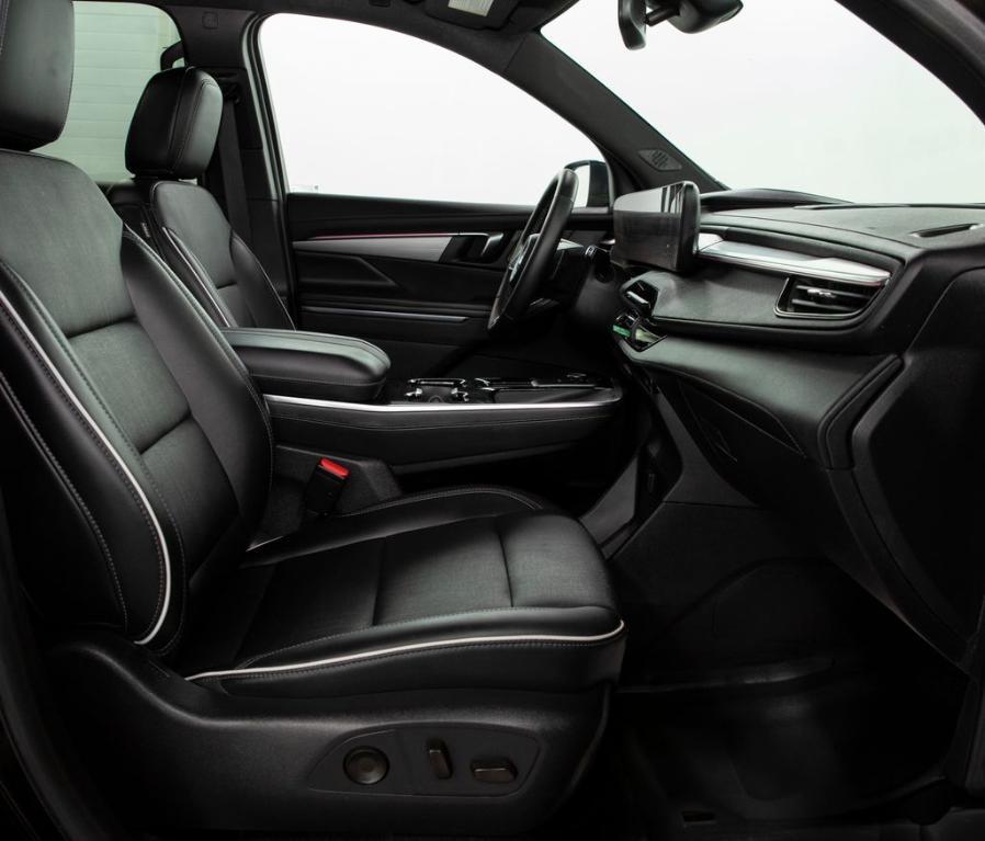 used 2025 Buick Enclave car, priced at $38,999