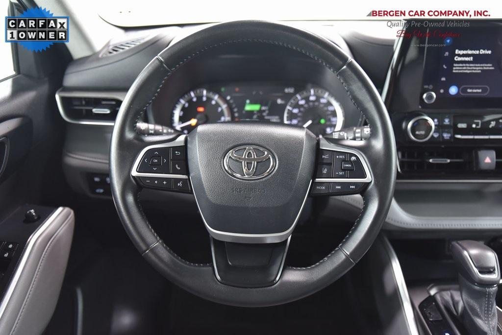 used 2023 Toyota Highlander car, priced at $30,999