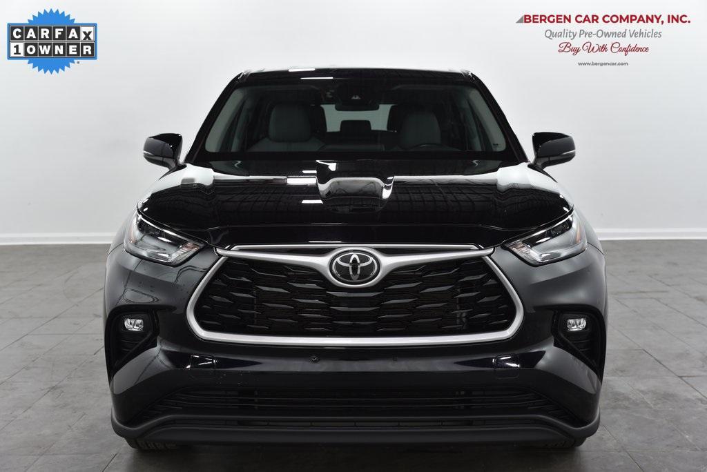 used 2023 Toyota Highlander car, priced at $30,999