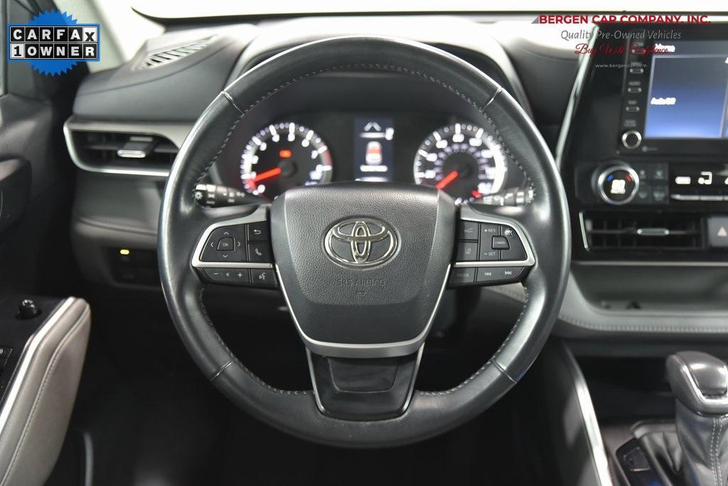 used 2022 Toyota Highlander car, priced at $29,862