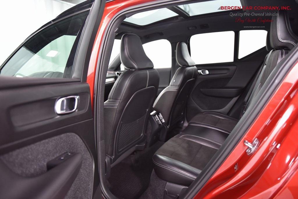 used 2019 Volvo XC40 car, priced at $25,963