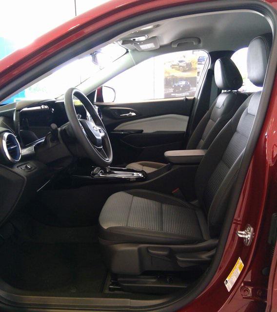 new 2025 Chevrolet Trax car, priced at $24,135