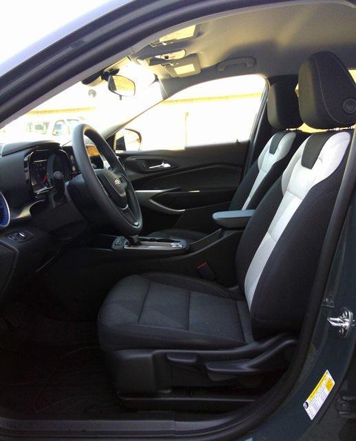 new 2025 Chevrolet Trax car, priced at $23,130