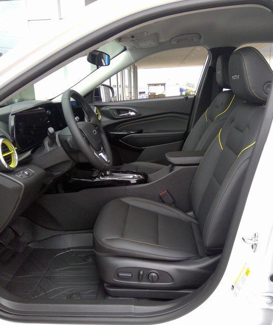 new 2025 Chevrolet Trax car, priced at $27,080