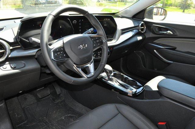 used 2025 Chevrolet Trax car, priced at $24,312