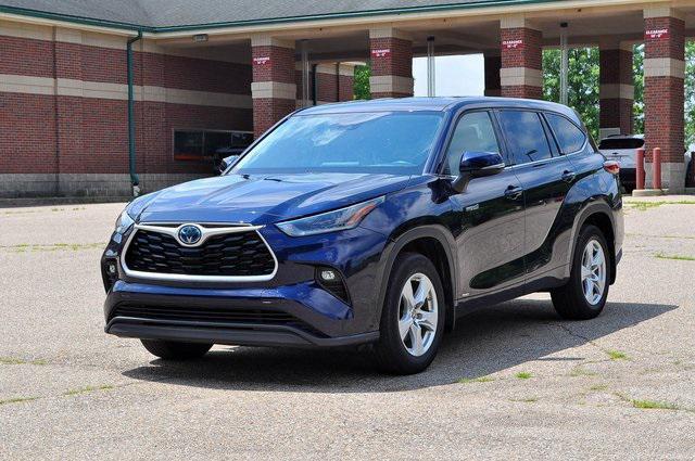 used 2021 Toyota Highlander Hybrid car, priced at $32,500