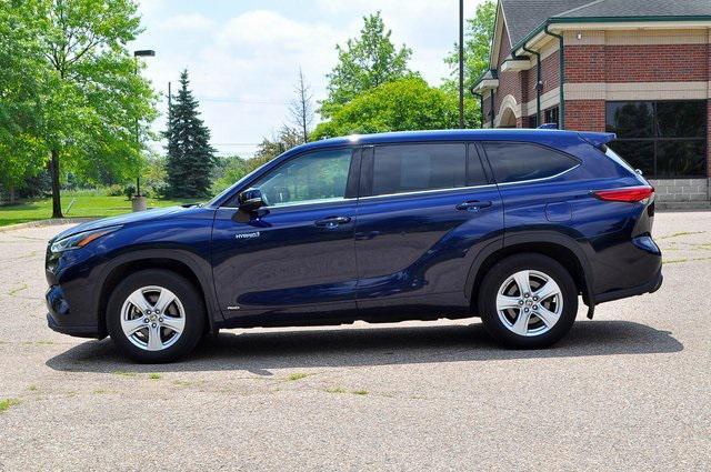 used 2021 Toyota Highlander Hybrid car, priced at $32,500