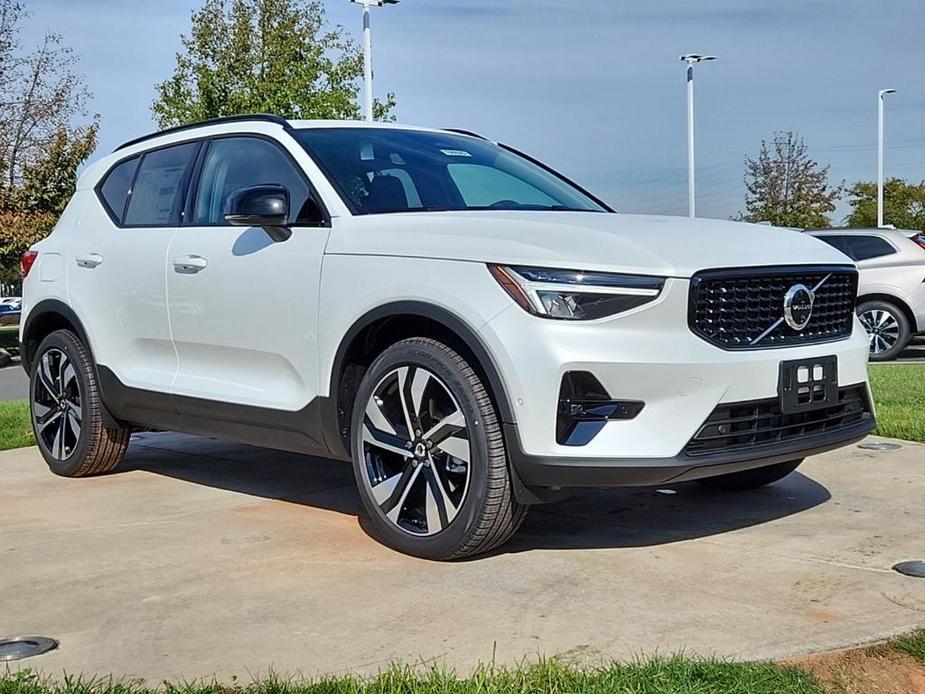 new 2024 Volvo XC40 car, priced at $46,420
