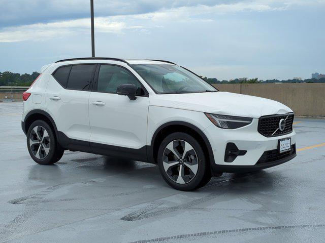 new 2025 Volvo XC40 car