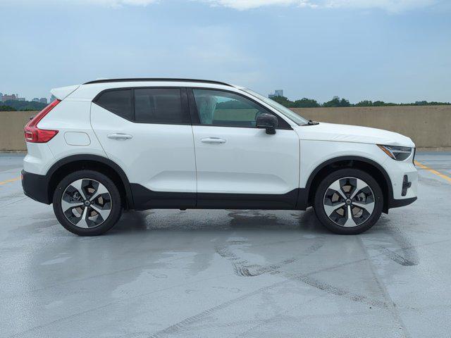 new 2025 Volvo XC40 car