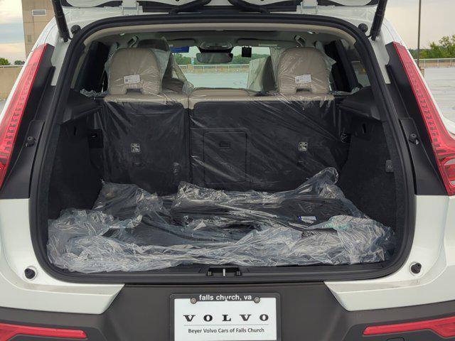 new 2025 Volvo XC40 car