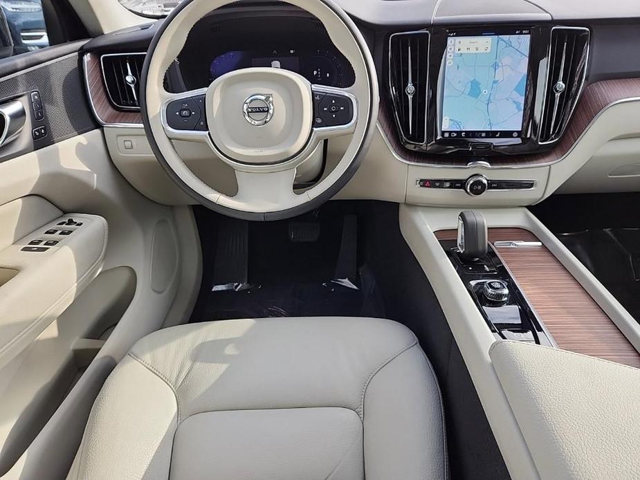 used 2022 Volvo XC60 car, priced at $31,200