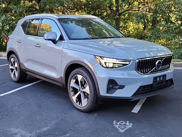 new 2025 Volvo XC40 car, priced at $48,315