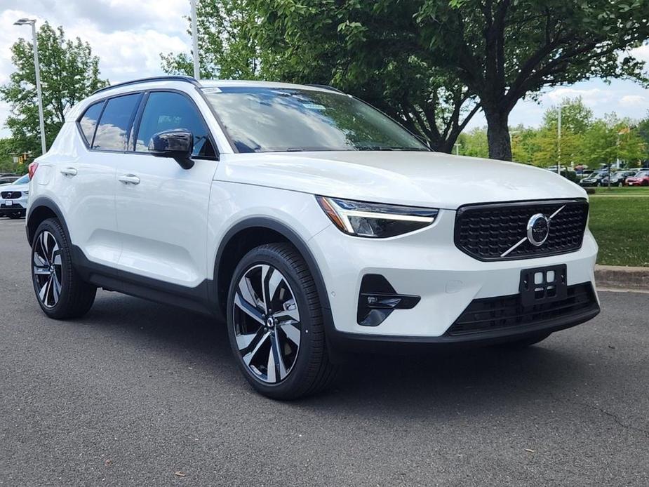 new 2024 Volvo XC40 car, priced at $49,020