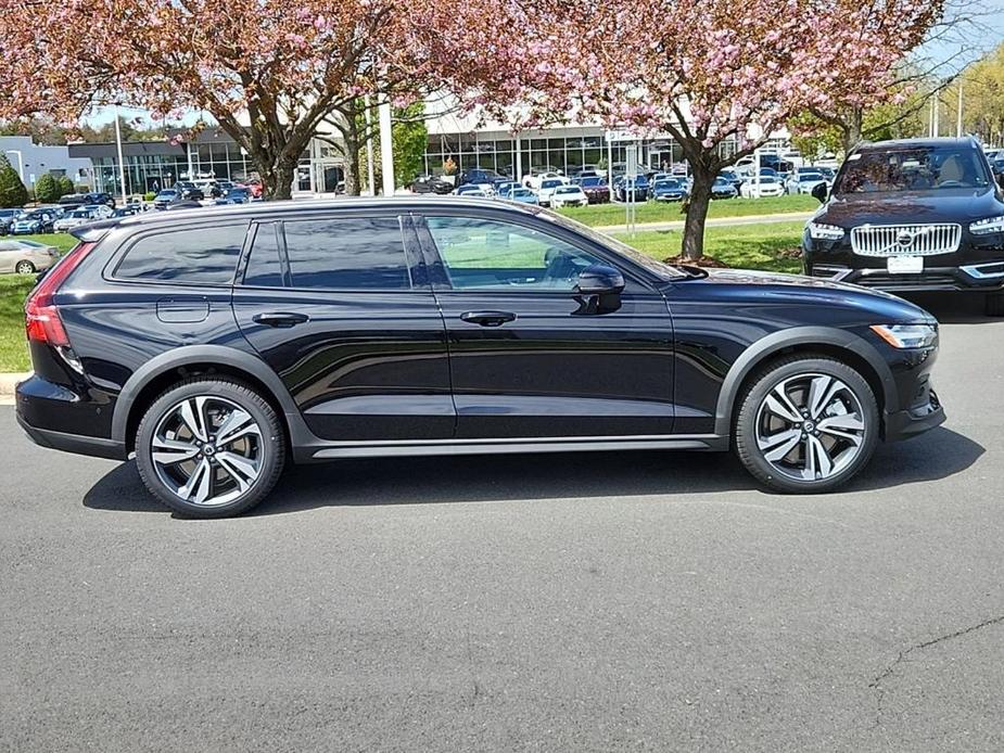 new 2024 Volvo V60 Cross Country car, priced at $54,040