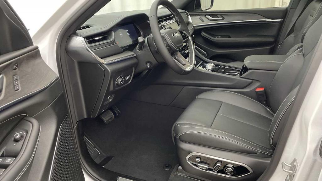 new 2025 Jeep Grand Cherokee L car, priced at $64,265