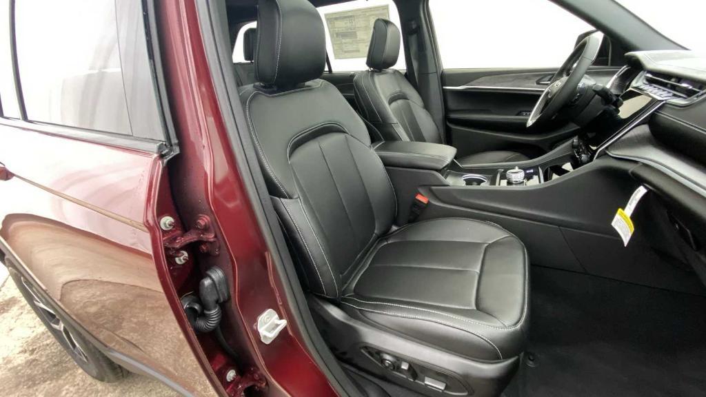 new 2024 Jeep Grand Cherokee car, priced at $51,362