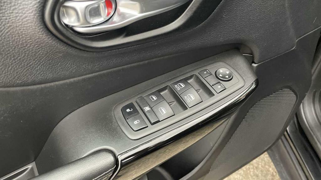 used 2023 Jeep Cherokee car, priced at $23,677
