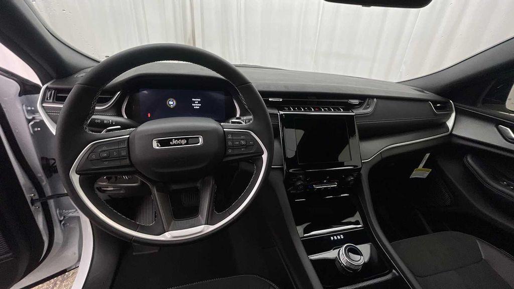 new 2025 Jeep Grand Cherokee L car, priced at $47,904
