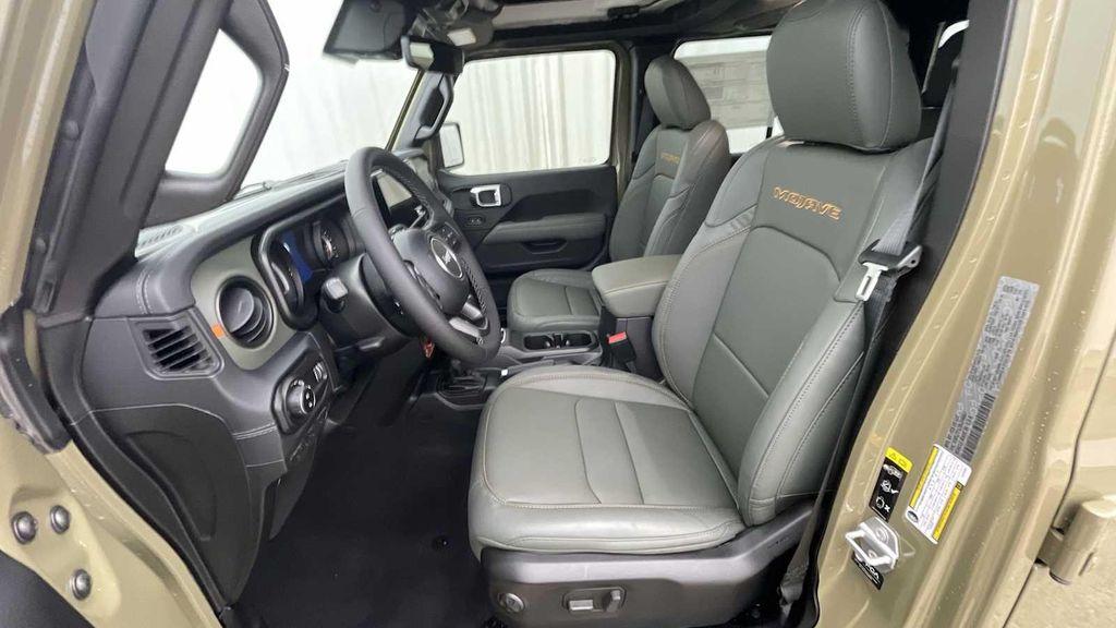 new 2025 Jeep Gladiator car, priced at $55,001