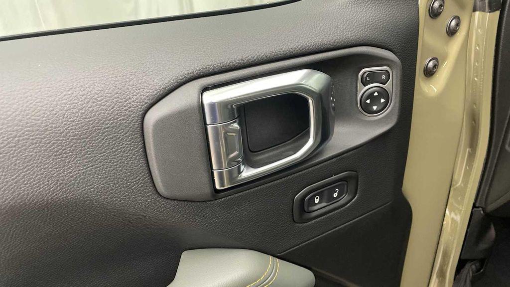 new 2025 Jeep Gladiator car, priced at $55,001