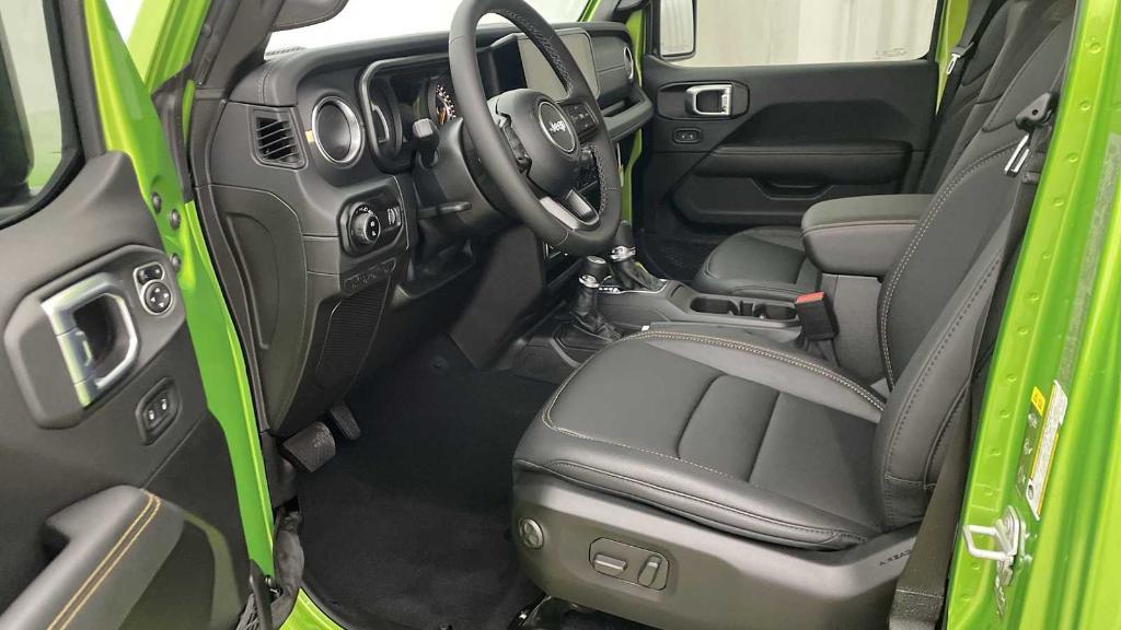 new 2025 Jeep Gladiator car, priced at $43,645