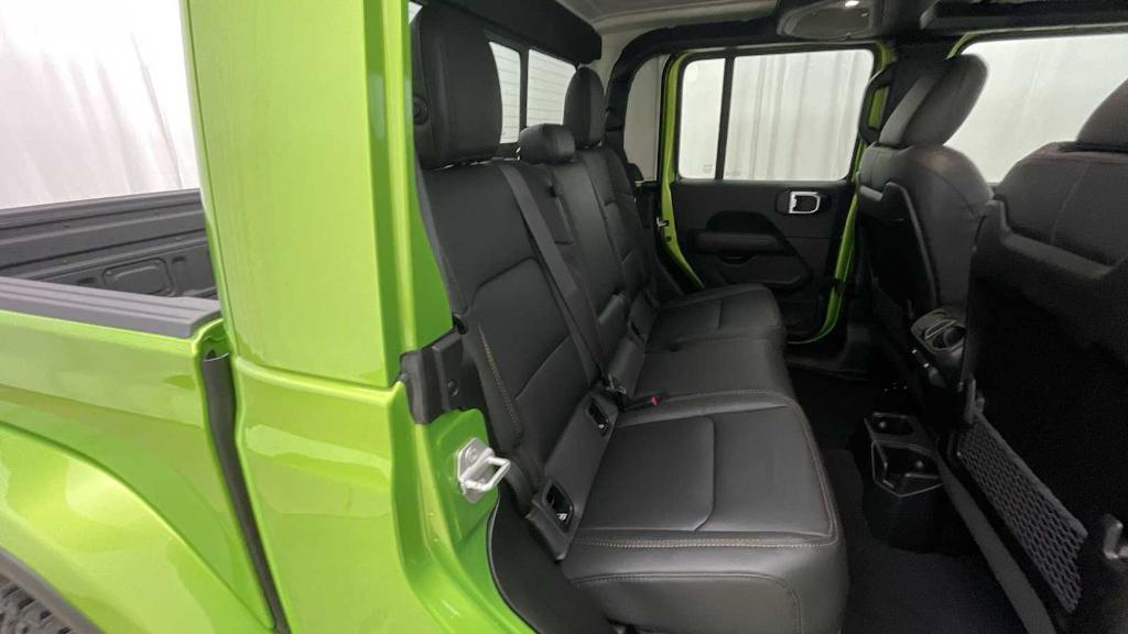 new 2025 Jeep Gladiator car, priced at $43,645