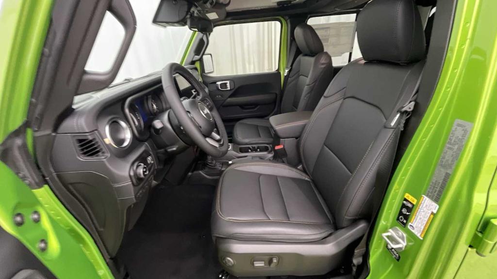 new 2025 Jeep Gladiator car, priced at $43,645