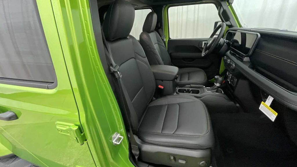 new 2025 Jeep Gladiator car, priced at $43,645