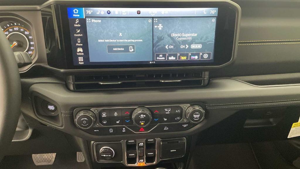 new 2025 Jeep Gladiator car, priced at $43,645