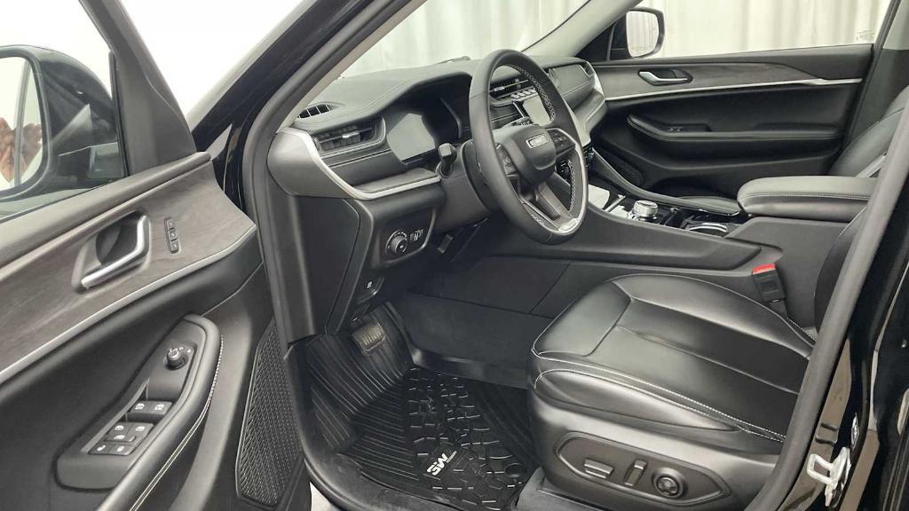 used 2023 Jeep Grand Cherokee car, priced at $30,500